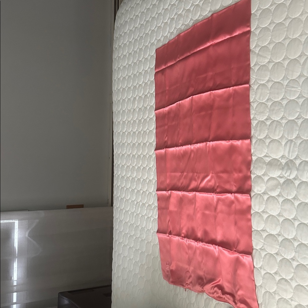 Slip Silk Pillowcase in Soft Pink - Picture 3 of 5